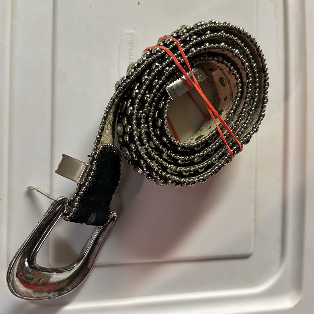 Guess jewel crusted western belt. Size L - Picture 5 of 5
